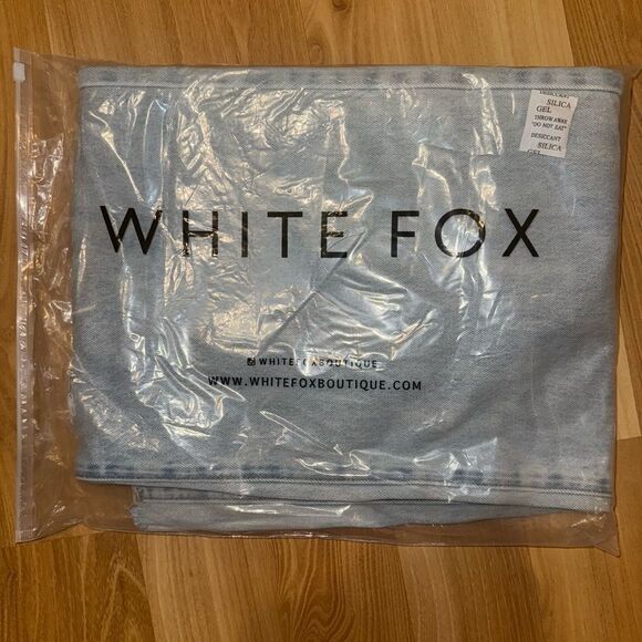 White Fox Summer Mid Rise Wide Leg Jeans in Glacier - Picture 6 of 6